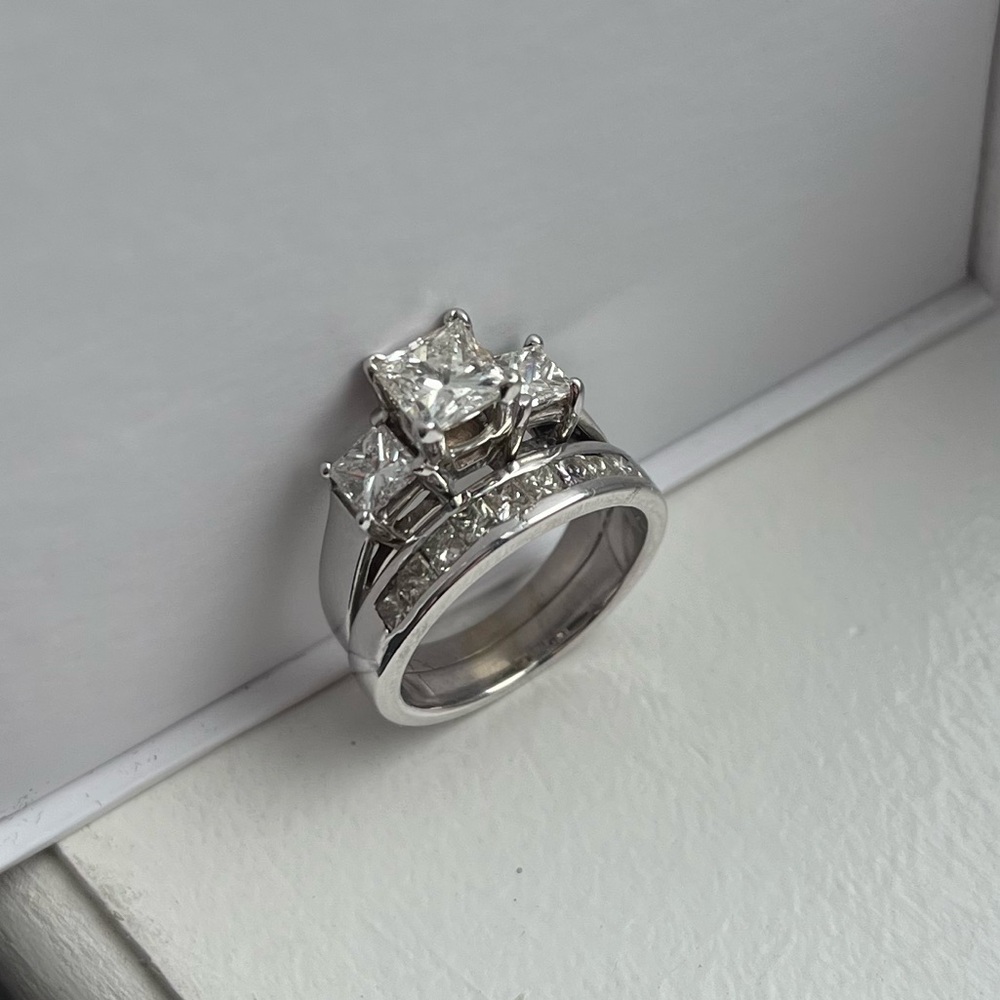 Diamond engagement ring set